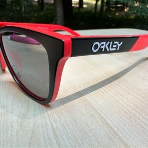 FROGSKINS Oakley Sunglasses with PRIZM lenses in Oakley case BRAND NEW!